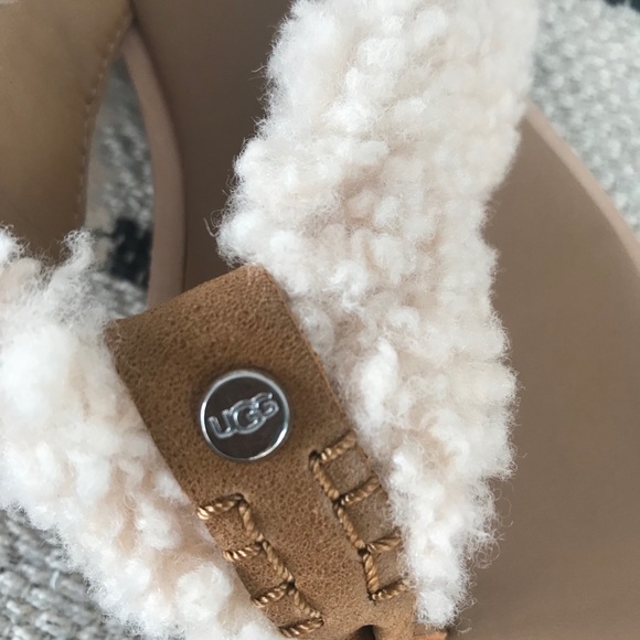 NW UGG Alicia Sheepskin Flip Flop Sandals - Picture 4 of 6